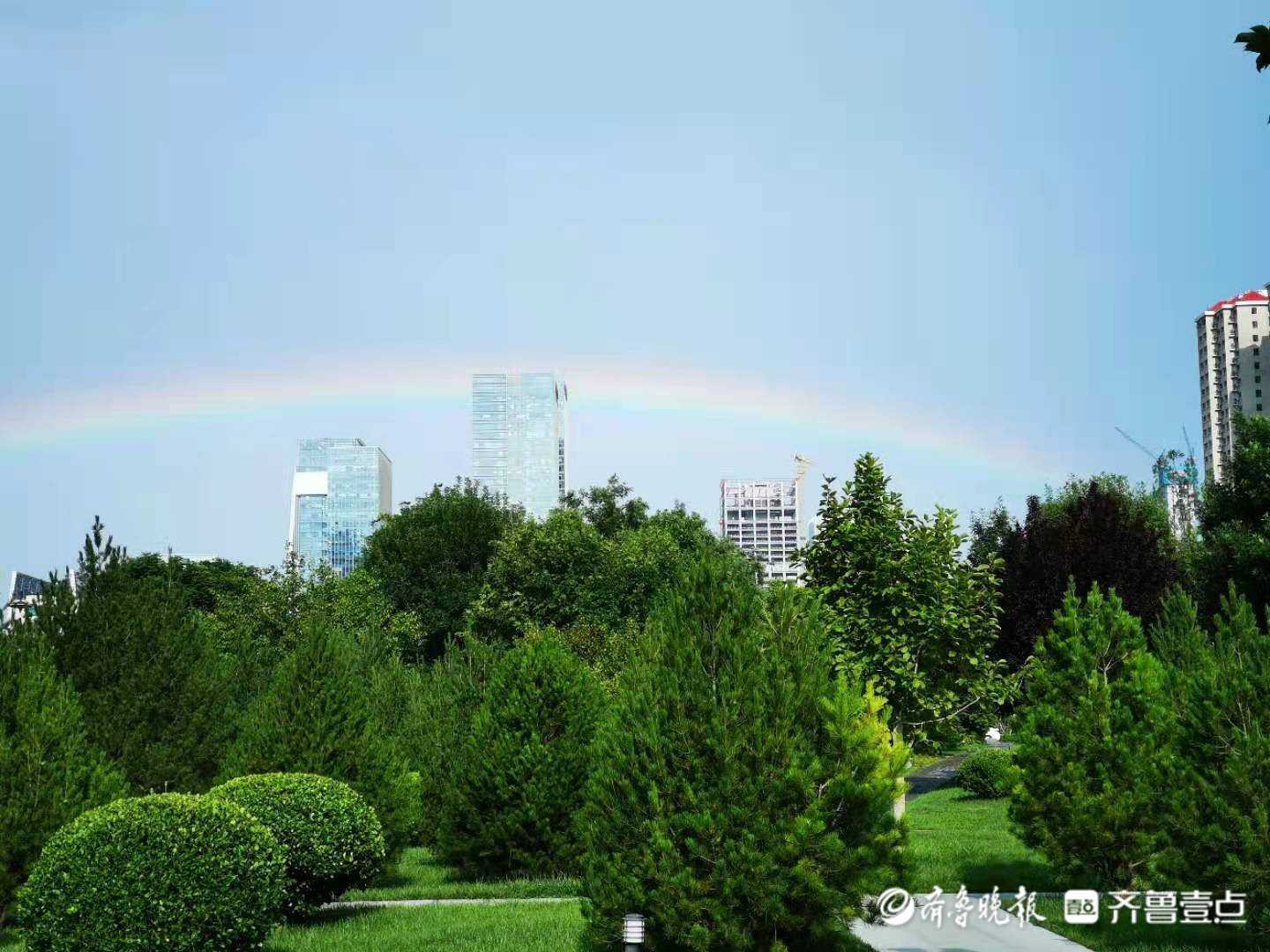情报站超大彩虹横跨经十路济南雨后现绚丽彩虹你看到了吗