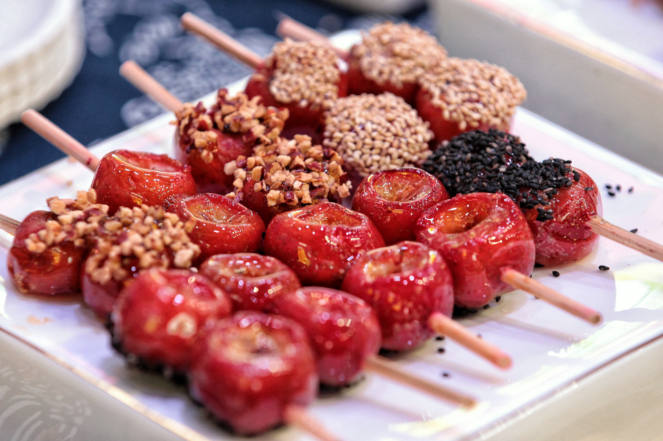 记者在现场看到,这些传承了几百年的老字号,有历史,有故事,更有创新和