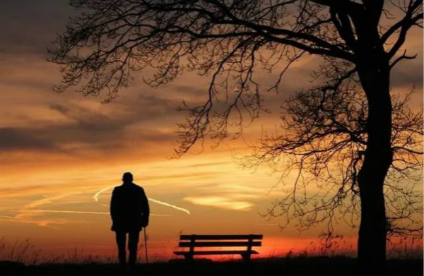 父亲的酒杯,盛满生活的酸甜苦辣,盛满人生的悲欢离合