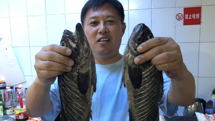 果然视频|爆炒鱿鱼花、芙蓉海胆…中国烹饪大师为壹粉做海鲜大餐