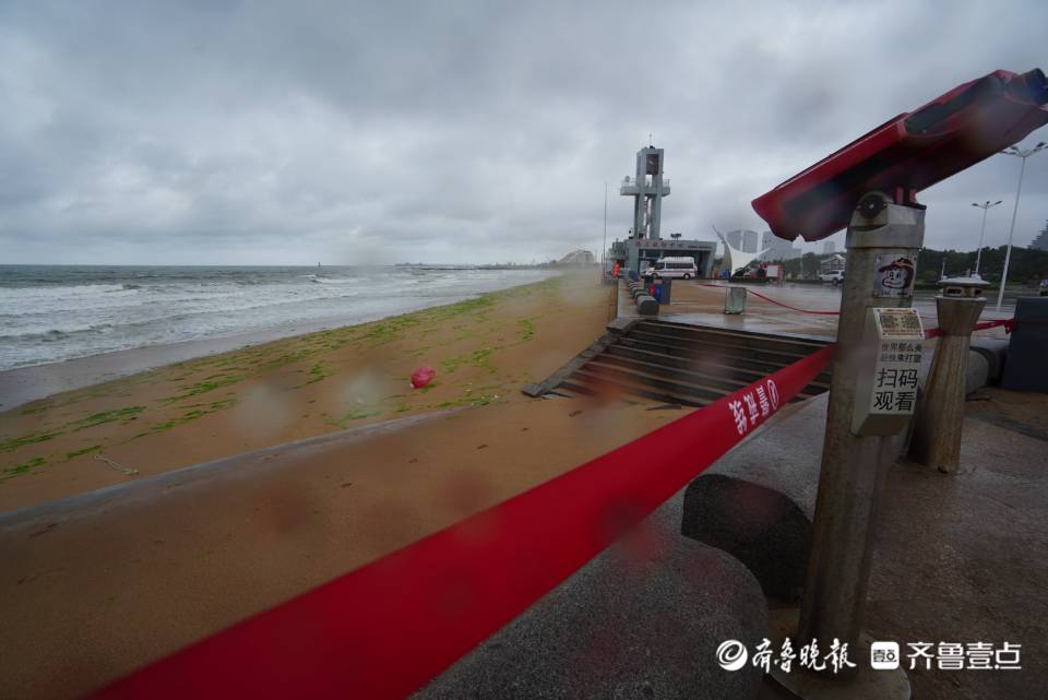 受台风“烟花”影响，日照市所有海水浴场暂时关闭