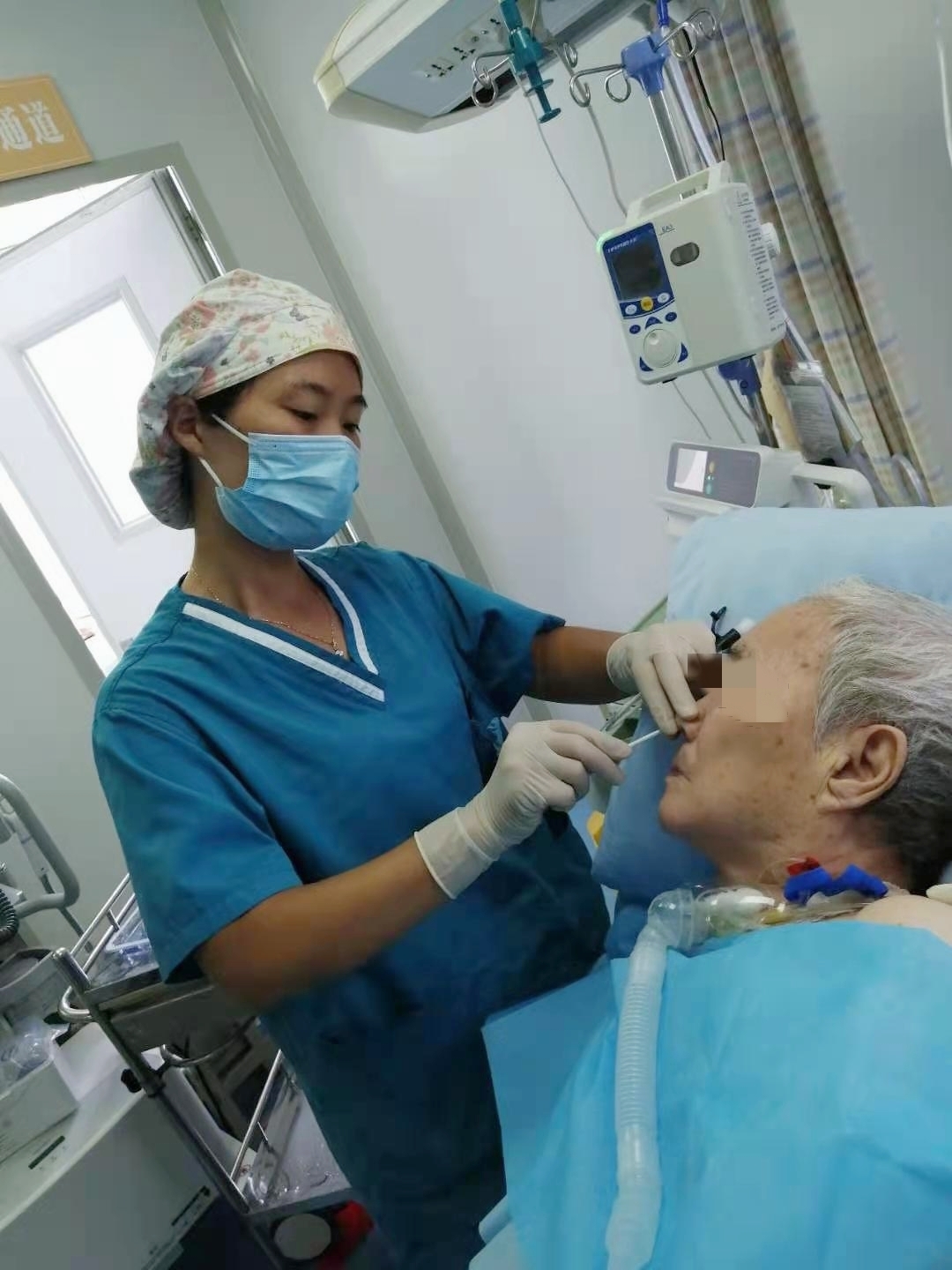 艺高人胆大护士为脑出血患者徒手置入鼻肠管110厘米