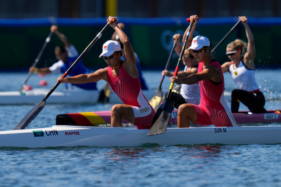 皮划艇静水女子500米双人划艇预赛，徐晓诗/孙梦雅晋级半决赛