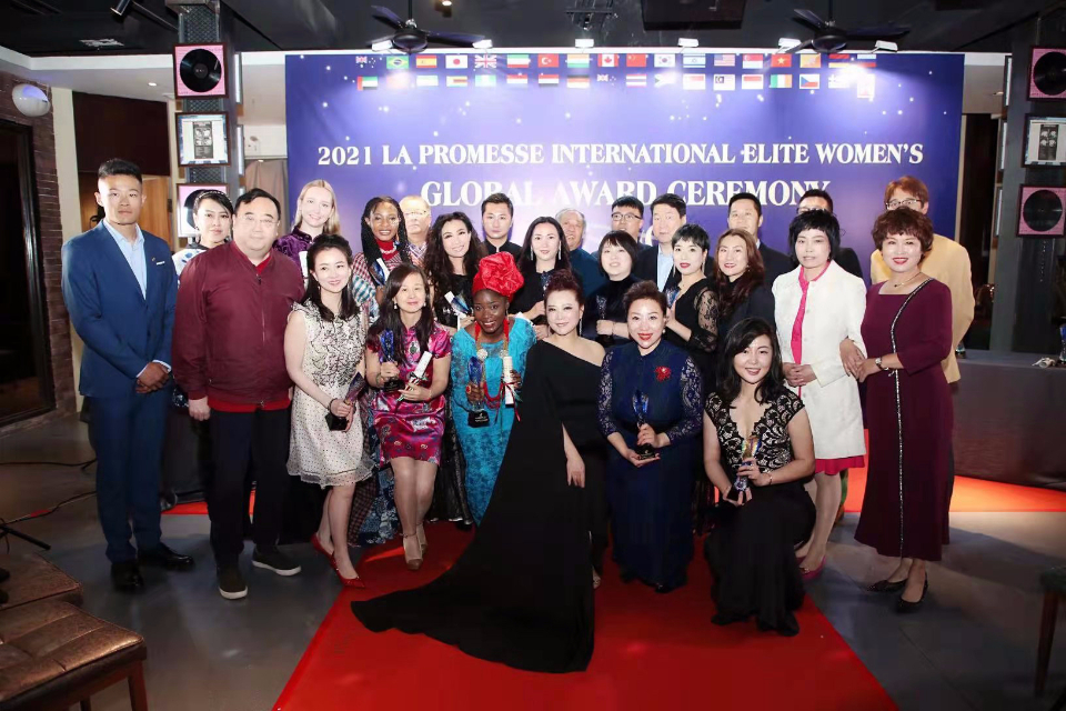 华夏良子史蕾董事长，荣获2021加诺全球“国际精英女性”称号