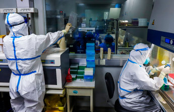 “穿越火线”,记者探访毓璜顶医院的防疫战场