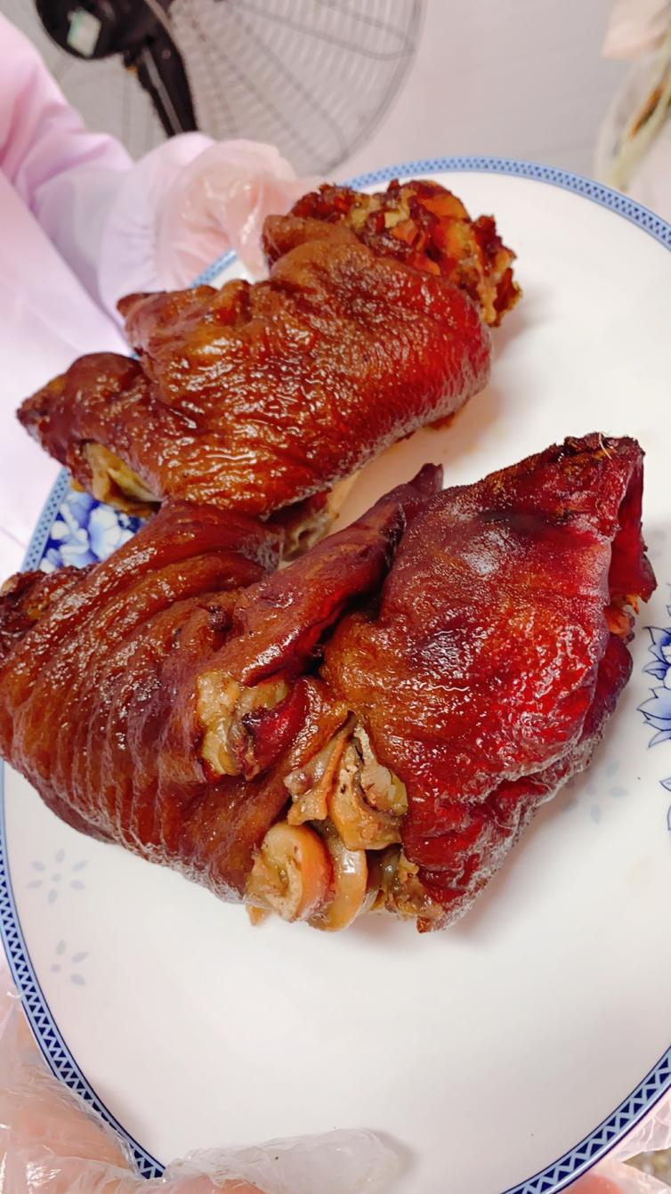 有人这样描述吃鲁味斋扒蹄的三部曲.