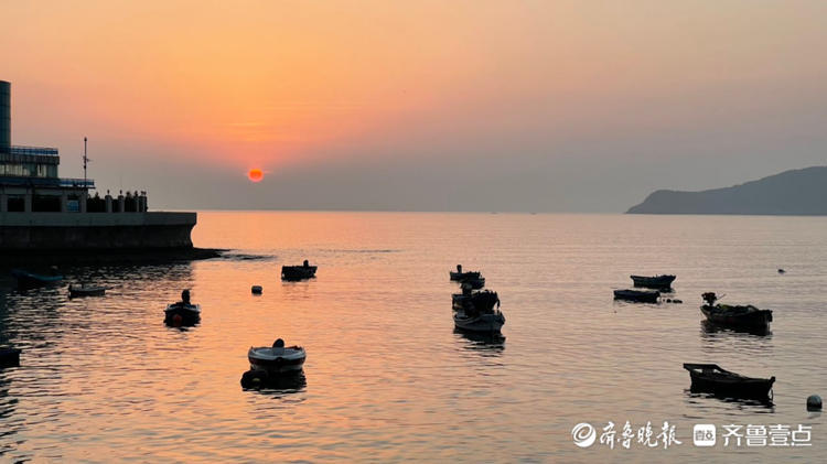开海啦！威海码头多艘渔船整装待发，跟情报员迎接大船归来！