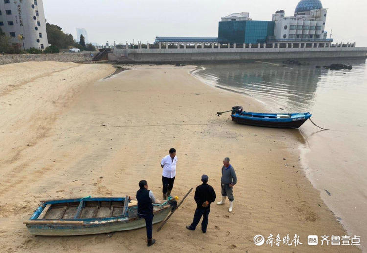 开海啦！威海码头多艘渔船整装待发，跟情报员迎接大船归来！