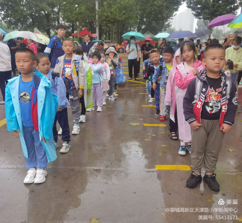 “金秋开学日、梦想启航时”，高新区天津路小学喜迎一年级新生