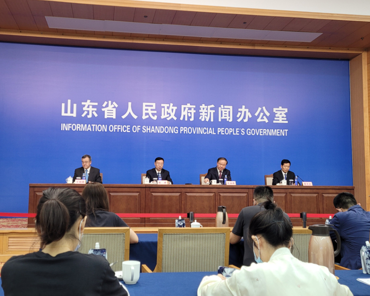 9月15日下午，山东省政府新闻办举办“全面小康奋进山东”主题系列新闻发布会泰安专场，邀请泰安市委副书记、市长张涛等，围绕“生态立市打造绿水青山 产业兴市共享国泰民安”主题介绍有关情况。