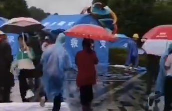 齐鲁晚报·齐鲁壹点连线泸州：地震之前有警报，市民穿睡衣跑下楼