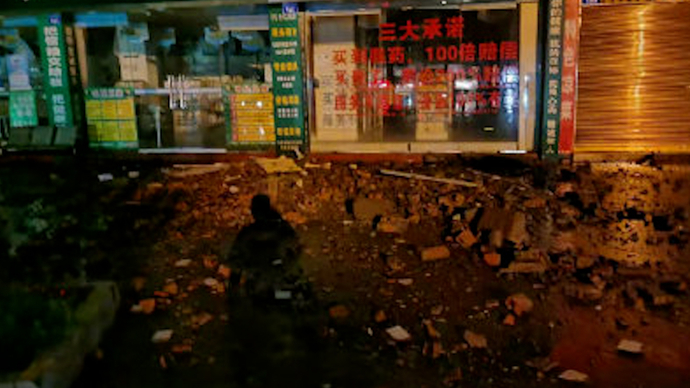 果然视频丨连线震中泸县市民：震感强烈，家里瓷砖被震掉