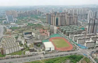 泸县二中老师：每学期都进行地震演习，半小时内七千余人有序疏散