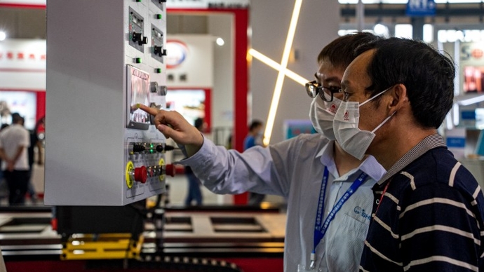 果然视频|科技引路，这台“非标焊接机器人”擦亮“梁山造”名片