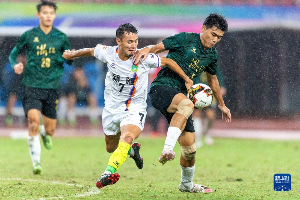 新疆男足主帅帕尔哈提赛后哽咽，中国足球太需要能为失败哭泣的人