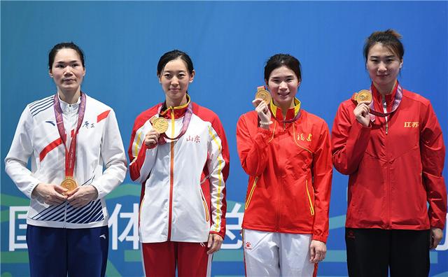 一剑光寒定九州！孙一文卫冕全运会女子重剑团体冠军