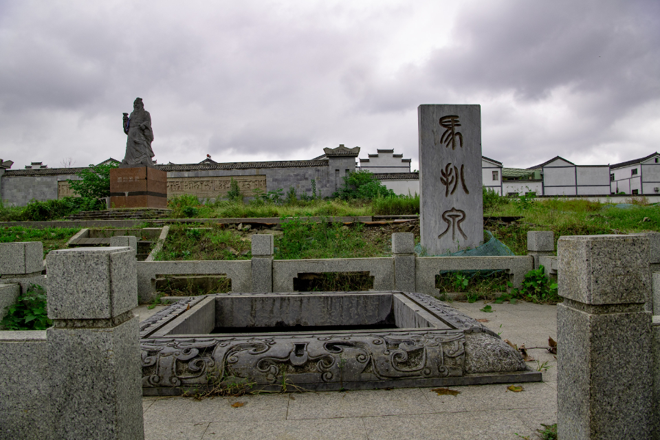 徐州這個小鎮,因漢王劉邦拔劍得泉而名,但泉畔為什麼有石祖?