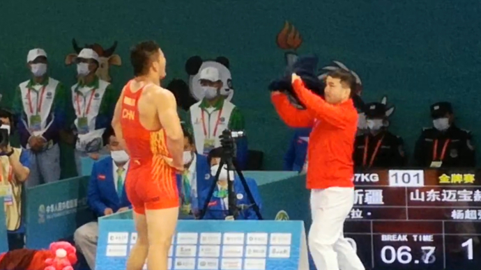 全景全运丨摔跤教练有多不容易？除了指导，还需要充当“按摩师”
