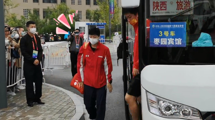 秒变追星现场！全运会乒乓球男双半决赛马龙现身，球迷高呼好帅