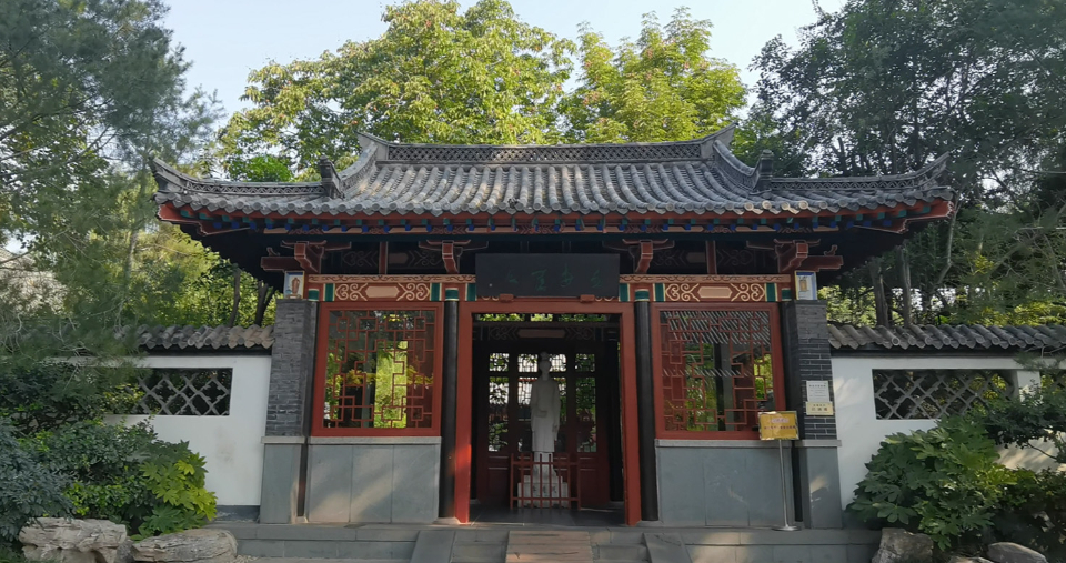 李清照纪念堂为什么建在趵突泉公园,郭沫若又题写了这么多字?