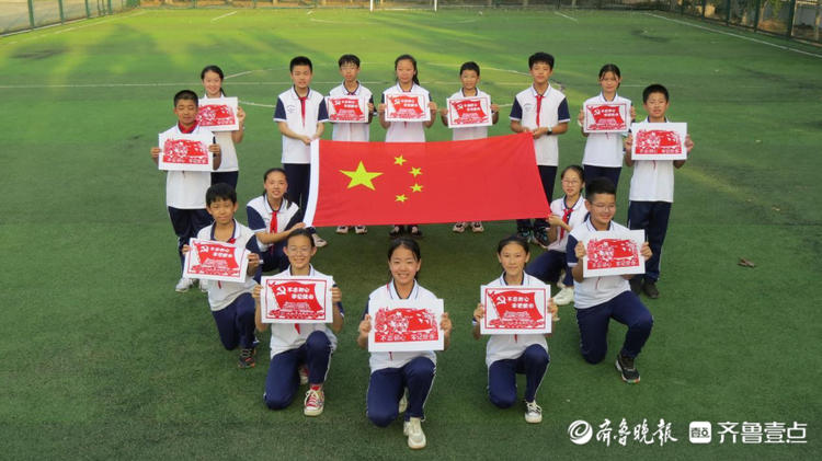 童心向党，我与国旗合个影！即墨区大信街道组织开展文明实践活动