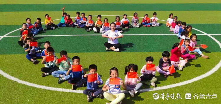 童心向党，我与国旗合个影！即墨区大信街道组织开展文明实践活动