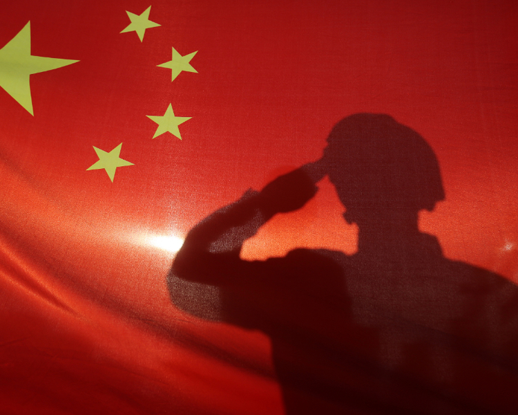 “国庆节来临，到处可见的‘中国红’，是最美的色彩。为庆祝中华人民共和国成立72周年，我们礼赞祖国，逐梦前行。喜迎国庆，人们通过各种方式庆祝共和国华诞。