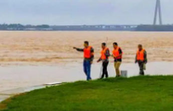 黄河防汛人：住在大堤帐篷里，夜巡要裹军大衣