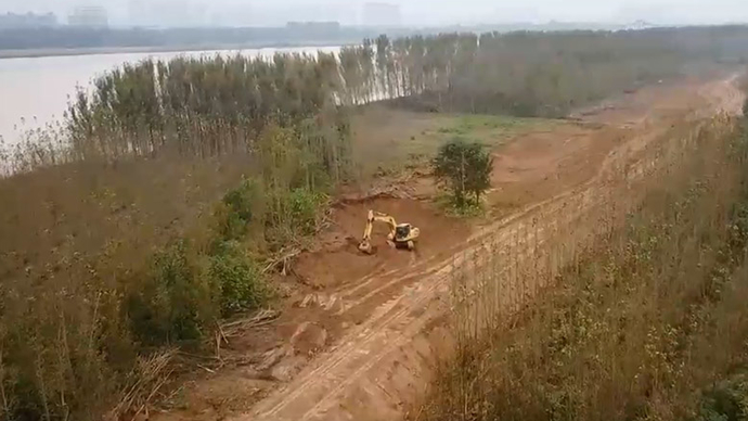 果然视频|济南黄河北岸抢筑生产堤，保护大堤内农田