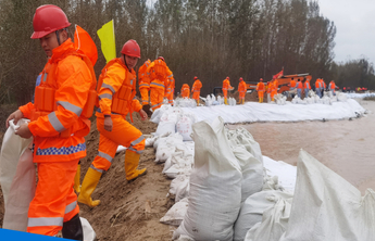 海报｜10月5日记者赴东营区老于滩防汛现场