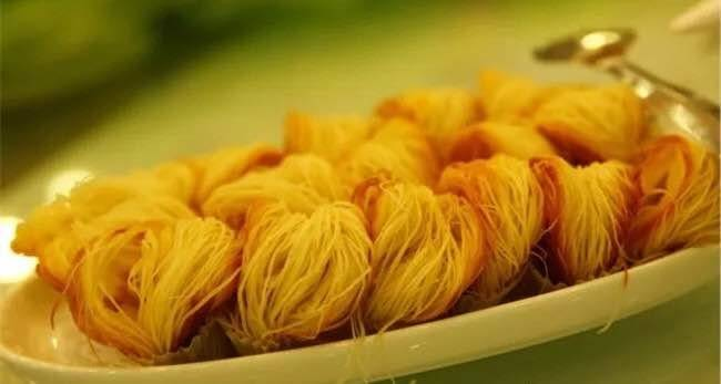 齐鲁美食节 泉城大酒店的盘丝饼你不来尝尝？