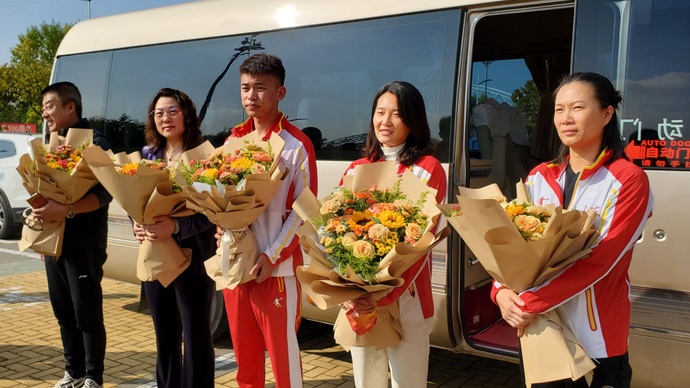 果然视频|张常鸿魏宁魏萌回烟台，为学弟学妹带来“夺冠秘诀”