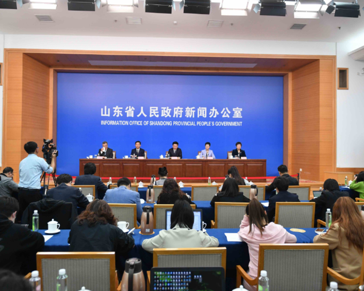 10月15日下午，“全面小康 奋进山东”主题系列新闻发布会日照专场举行，日照市围绕“聚力推动发展 扎实为民造福，加快实现现代化海滨城市建设精彩蝶变”主题介绍了有关情况。