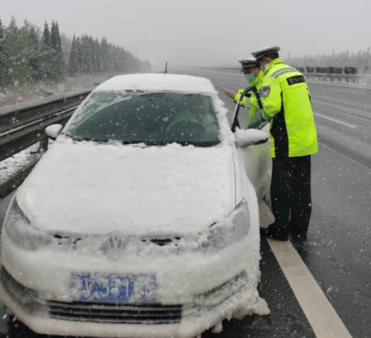 受降雪影响，济青高速潍坊范围内多个收费站临时封闭