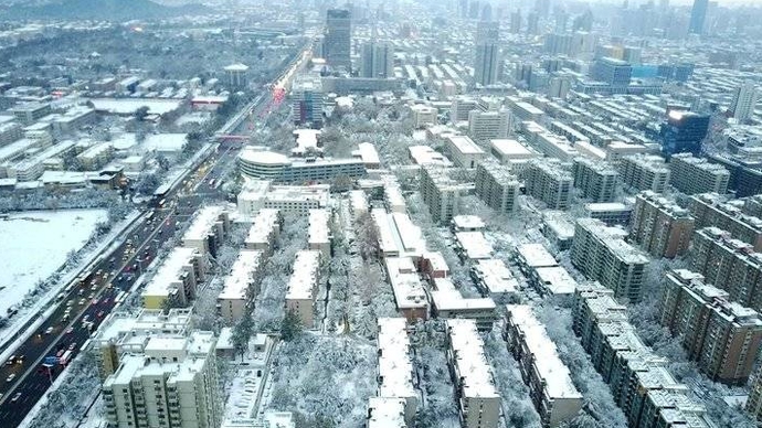 果然视频|雪后航拍济南中心城区，整座城市变身银白色