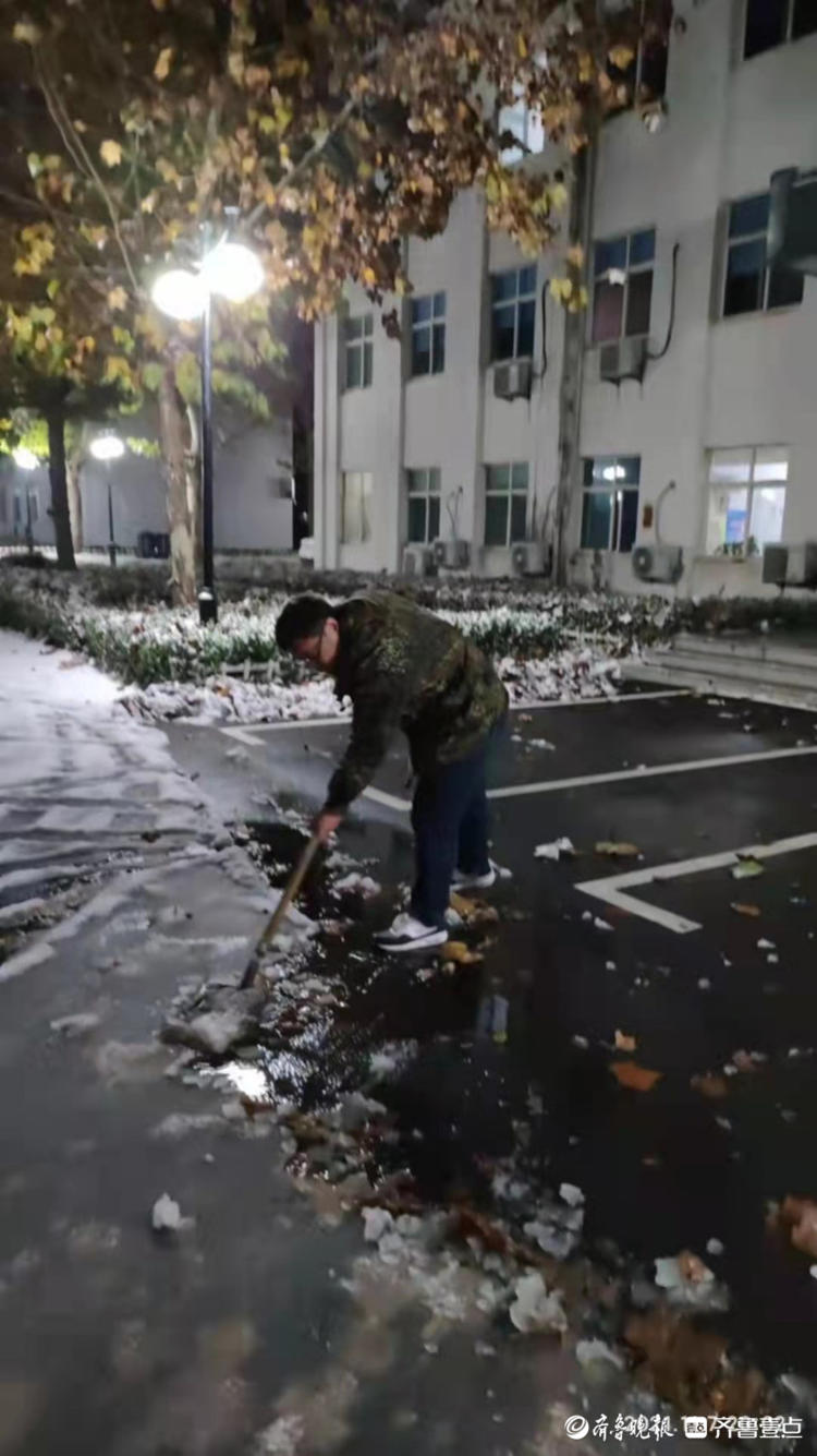 奋战初雪｜立冬淄博大雪至，博山镇党员干部锄雪忙
