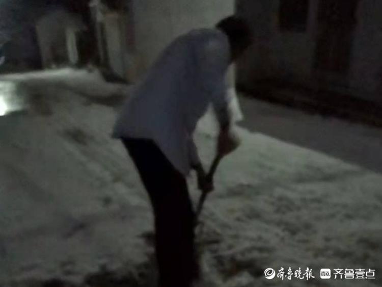 奋战初雪｜立冬淄博大雪至，博山镇党员干部锄雪忙