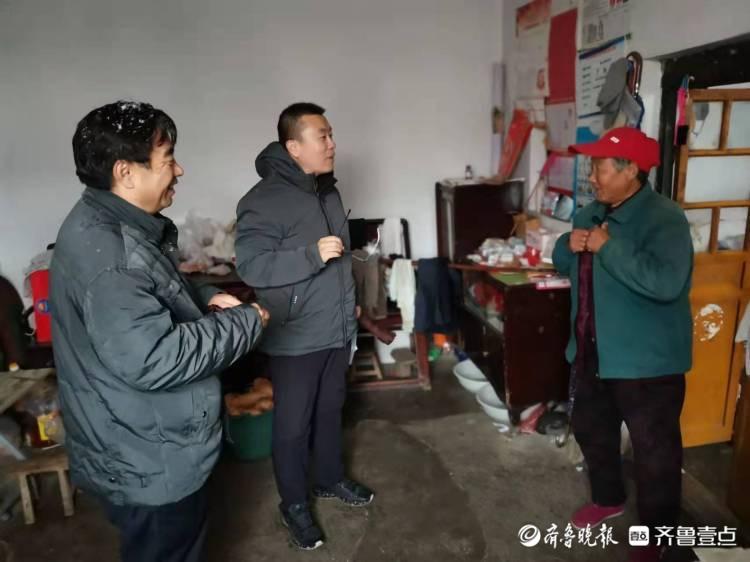 奋战初雪｜立冬淄博大雪至，博山镇党员干部锄雪忙