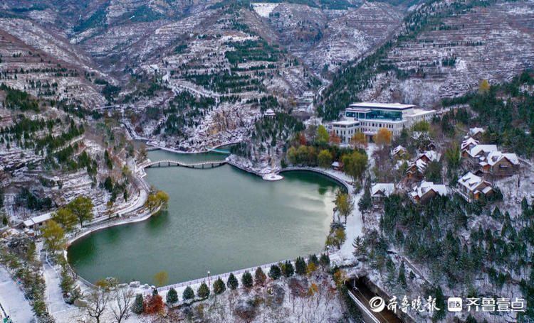 壹点图集｜金幕银装，晨曦中的雪后淄博潭溪山美若仙境