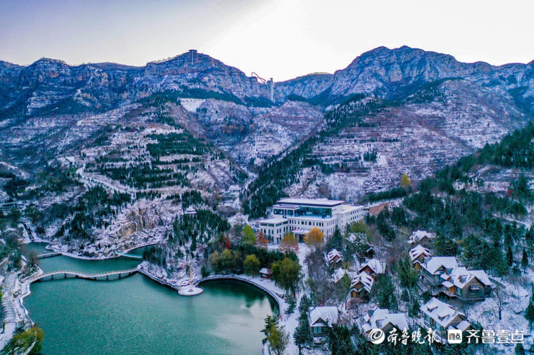 壹点图集｜金幕银装，晨曦中的雪后淄博潭溪山美若仙境
