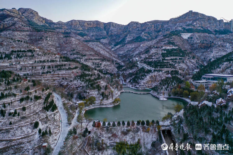 壹点图集｜金幕银装，晨曦中的雪后淄博潭溪山美若仙境