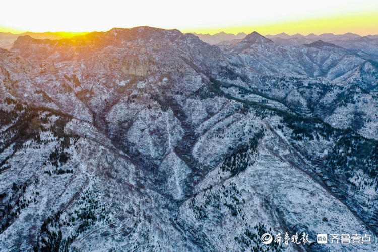 壹点图集｜金幕银装，晨曦中的雪后淄博潭溪山美若仙境