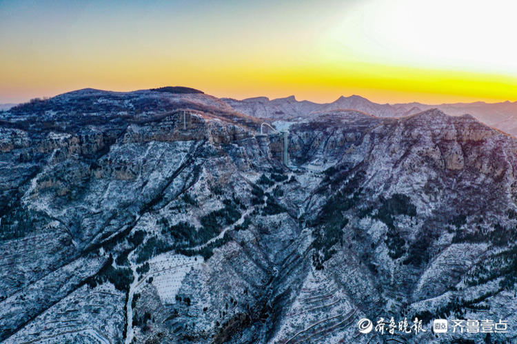 壹点图集｜金幕银装，晨曦中的雪后淄博潭溪山美若仙境