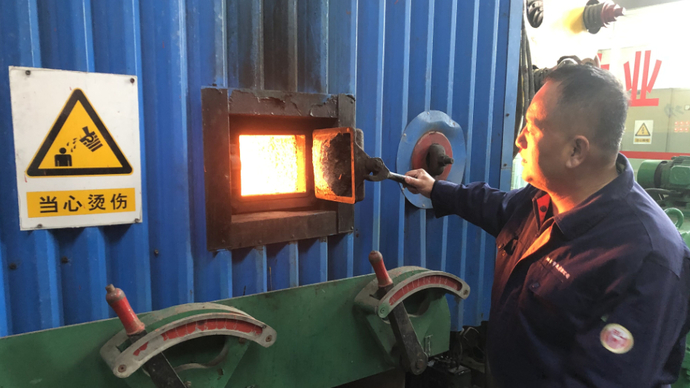 壹直播|初雪到访提前供暖,两路记者探热企①:烟台市热力