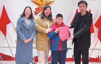 日照天天正能量丨路边捡到手机怎么办？这名小学生交出超赞答卷