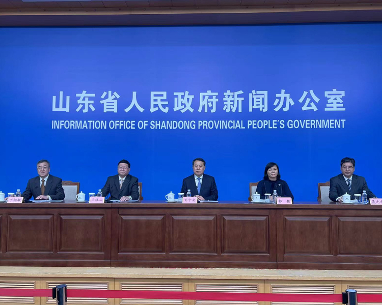 11月19日，山东省政府新闻办举行新闻发布会，邀请山东省水利厅主要负责同志和山东黄河河务局、菏泽市负责同志等介绍推进黄河流域生态保护和高质量发展，提升供水保障、水旱灾害防御能力有关情况。