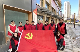 市体育局到凤凰国际社区开展“双报到”活动