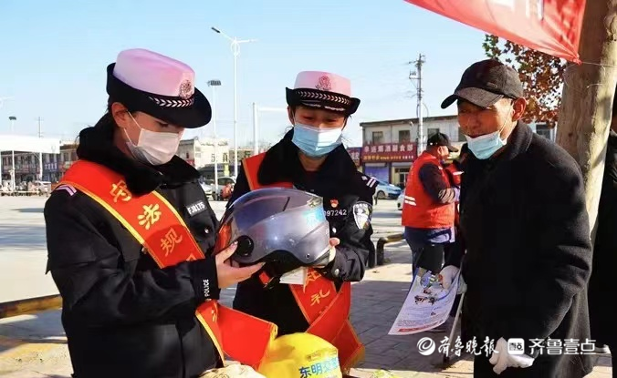 我为群众办实事|东明交警开展“122”主题宣传活动