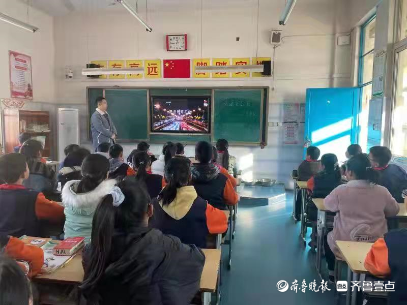 定陶区清华园学校开展“交通安全伴我行”为教育活动