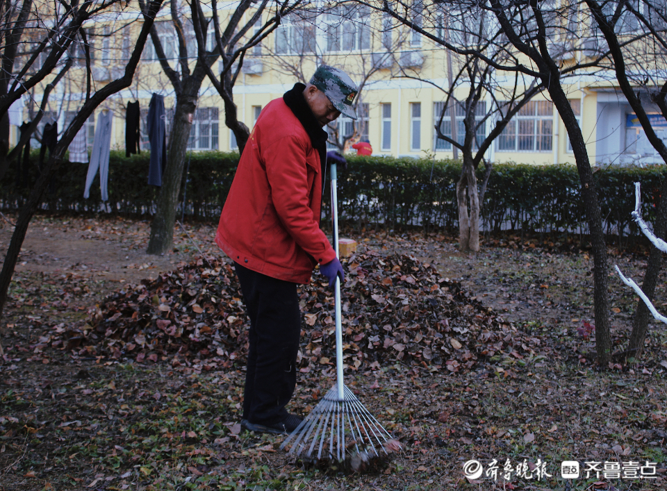 从清晨第一节课到傍晚最后一节课,都可以见到他们那忙碌的背影.